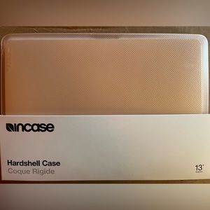 Hardshell Case Dots for MacBook Air (13-inch, 2015-2017)
Blush pink. Never used!